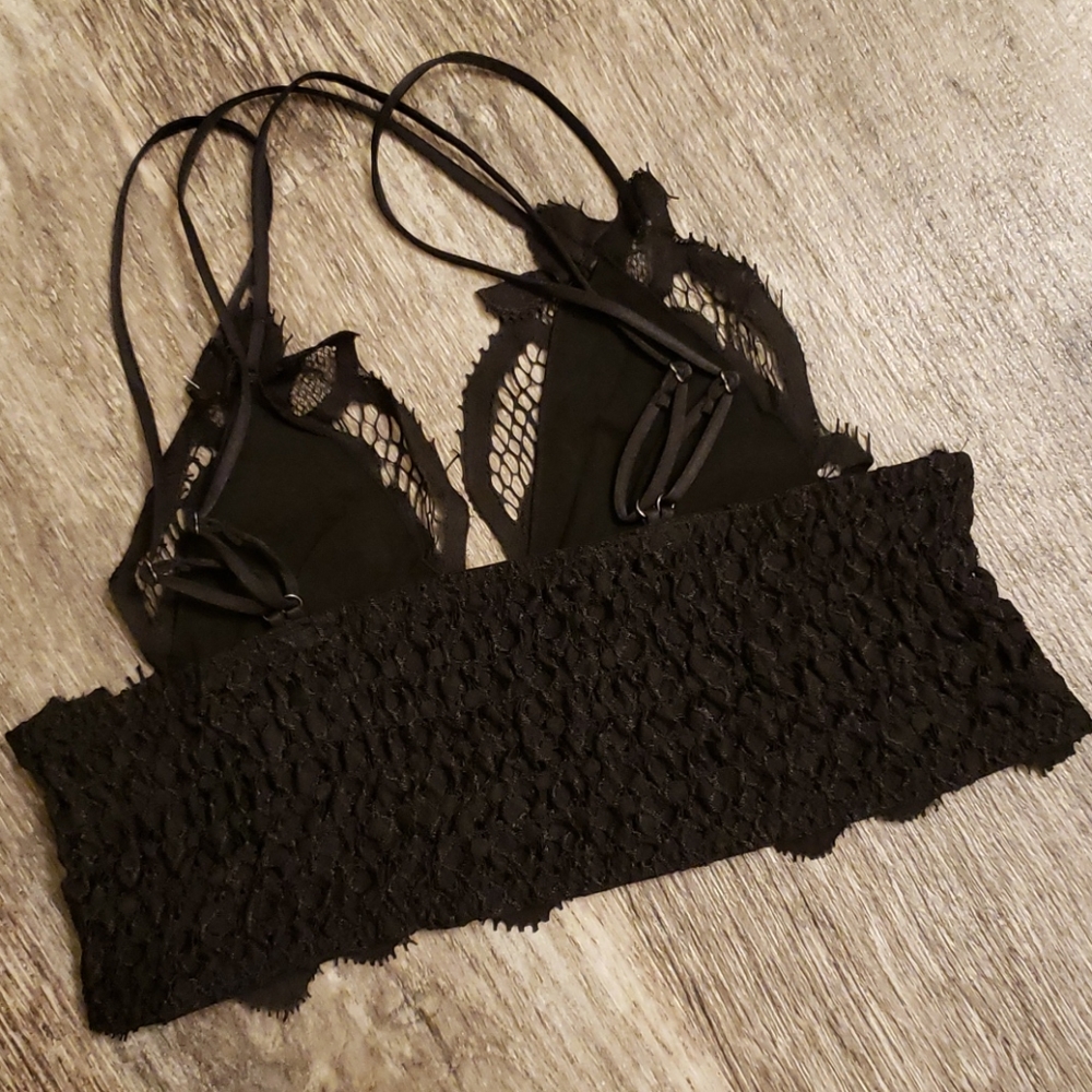 Boho-Inspired Crochet Lace Bralette - Picture 6 of 6